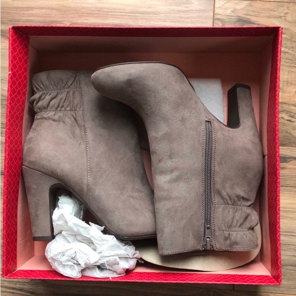 New Heeled Ankle Boots - Picture 3 of 8